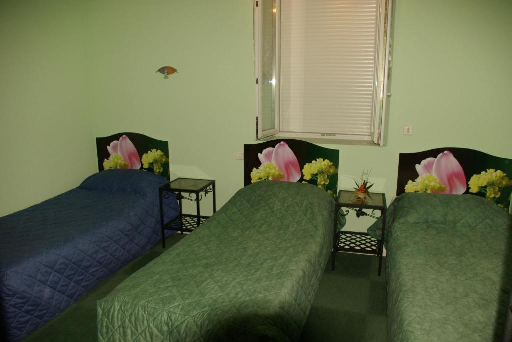 Hotel Le Gambetta Carmaux Zimmer foto