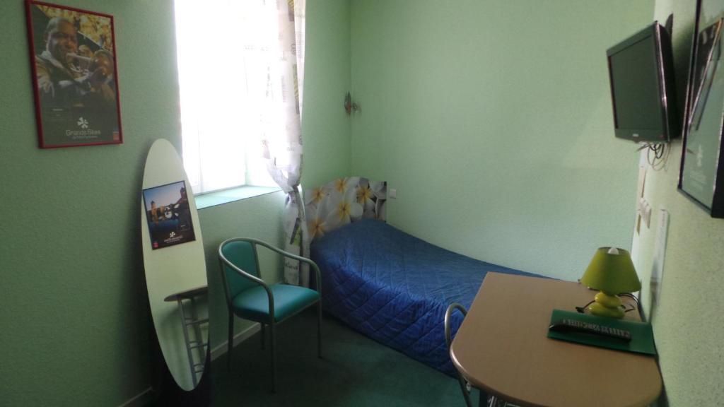 Hotel Le Gambetta Carmaux Zimmer foto